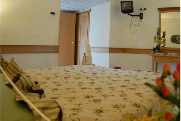 Hotel Pace San Giovanni Rotondo Habitación foto