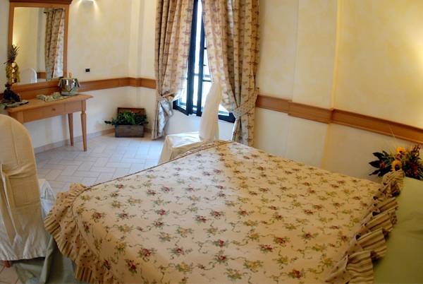 Hotel Pace San Giovanni Rotondo Habitación foto